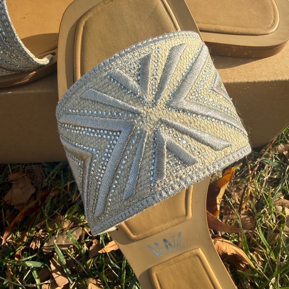 Zara Women's Beige and White Embroidered Sandals - Picture 2 of 3